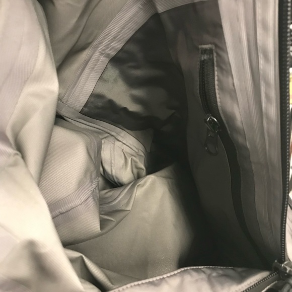 SOLD ❌ on Mercari PUMA x HELLY HANSEN Tech STORMCELL Jacket 598277-01 L $450 - Picture 12 of 14